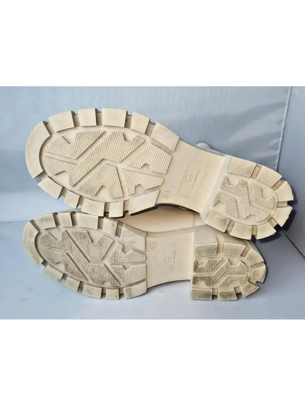 Gogo GBG White Chunky Chelsea Ankle Boots Size 8.5